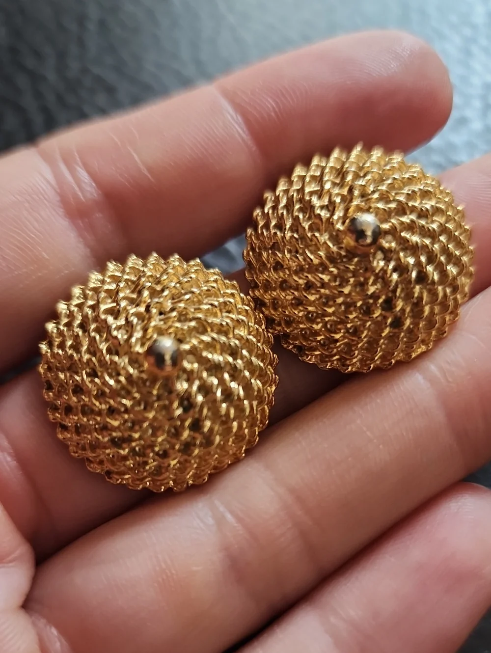 VTG Gold-Tone Braided Dome Clip Earrings - Classic Women's Jewelry